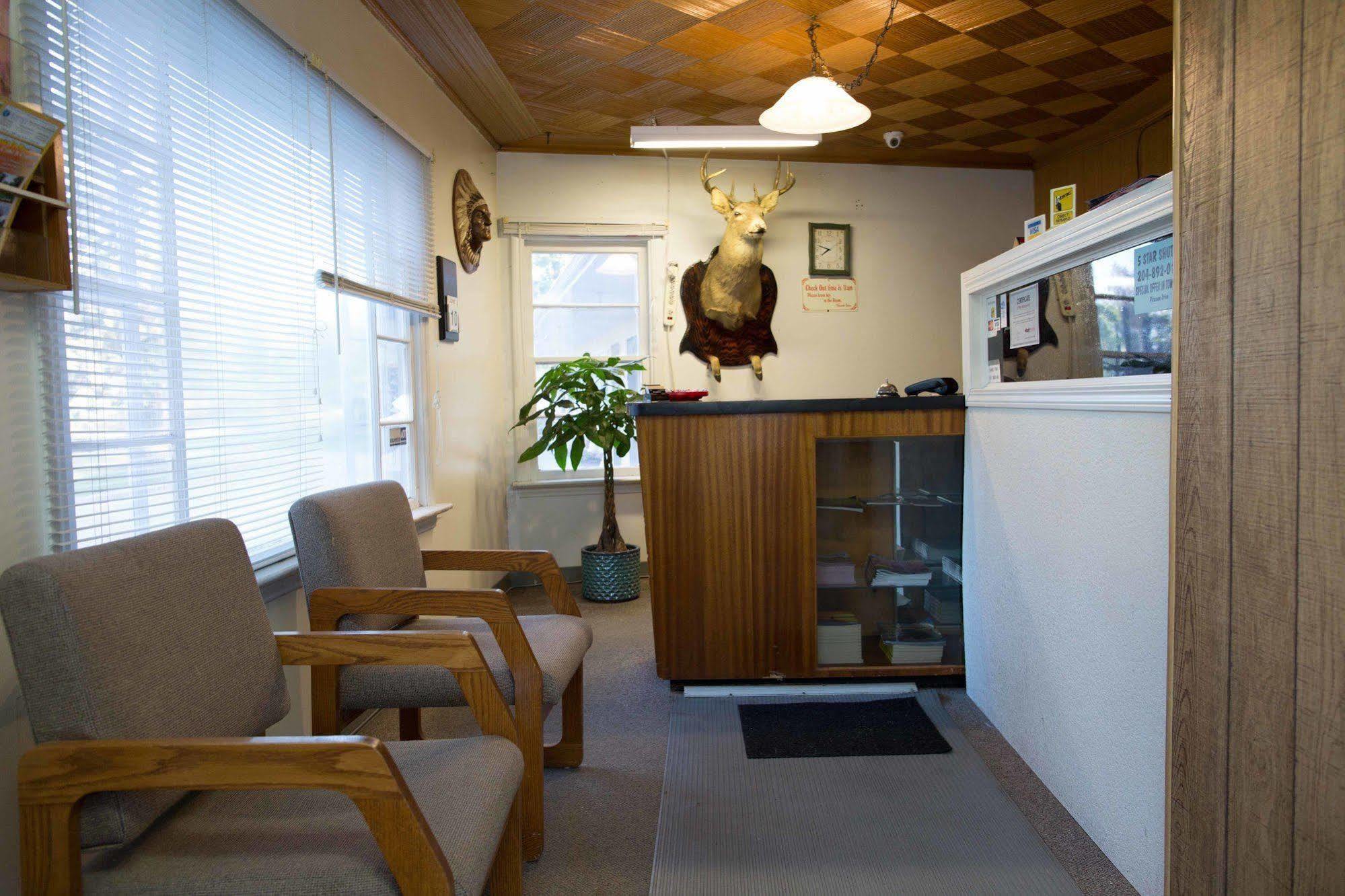Yellow Quill Motel Portage la Prairie Extérieur photo