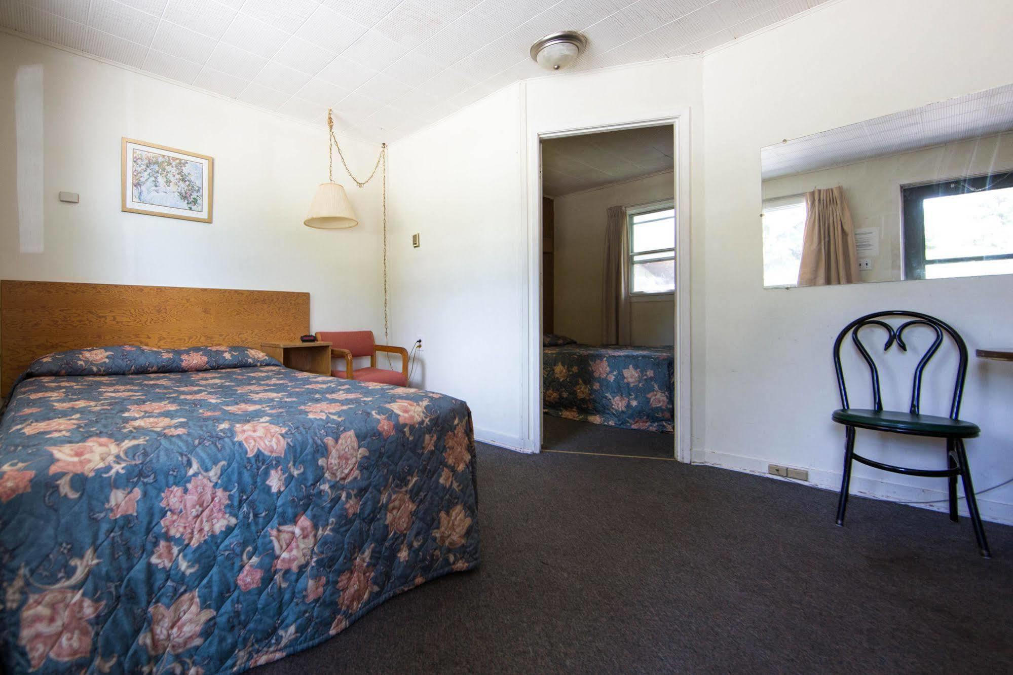 Yellow Quill Motel Portage la Prairie Extérieur photo