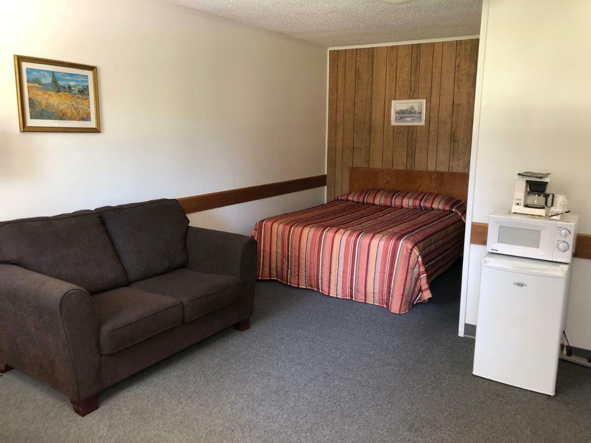Yellow Quill Motel Portage la Prairie Extérieur photo
